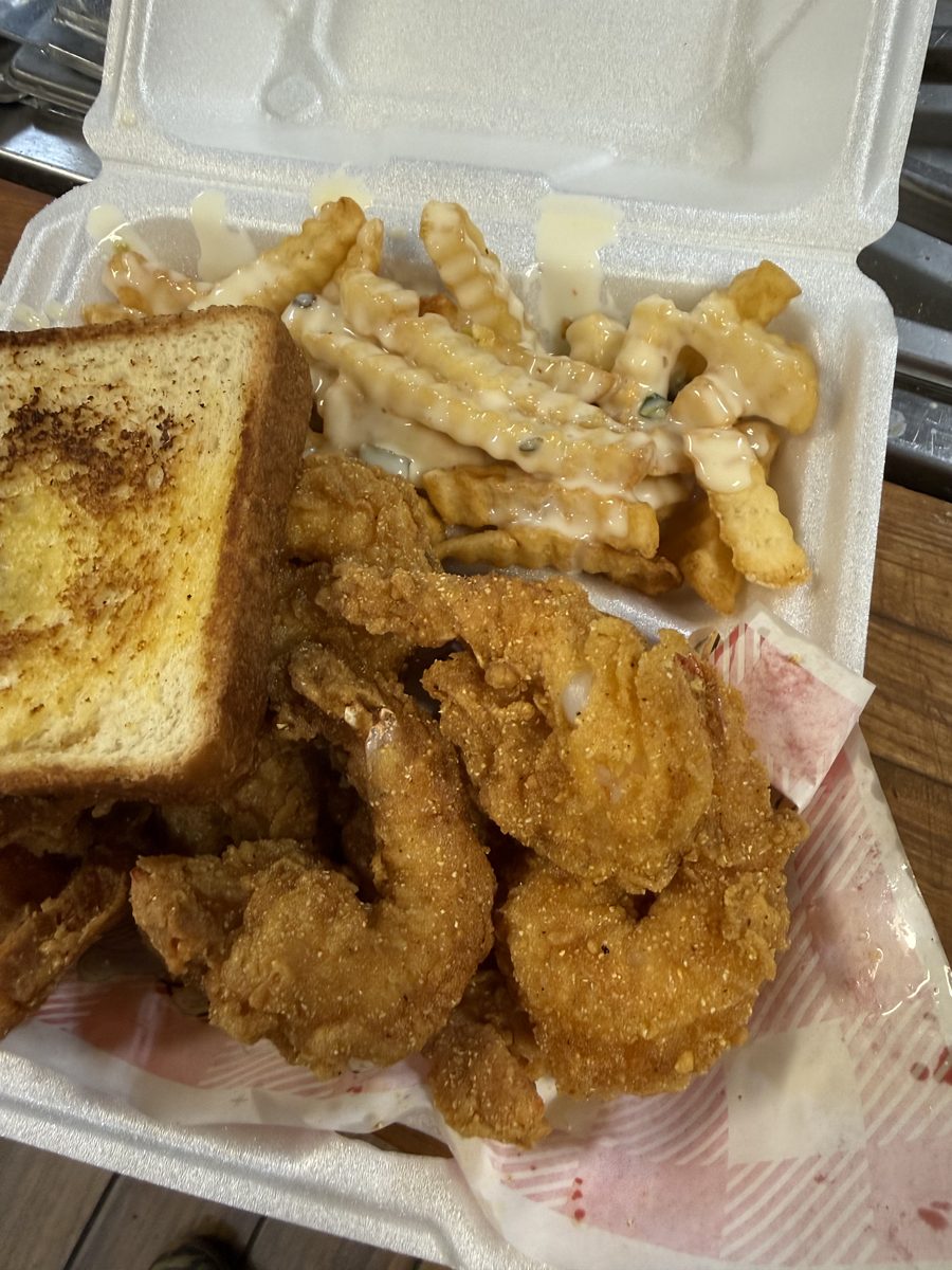 Fried shrimp with crinkle fries and Texas toast in a to-go box